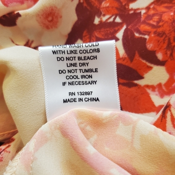 Bundle Only:‎ Rose + Olivia Spring Forward Floral Flowy Top  Size L - Picture 15 of 15